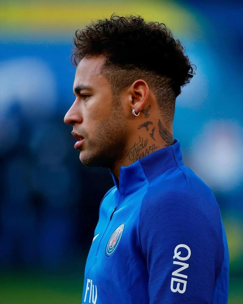 篮球湖人官方更新球员合同细节